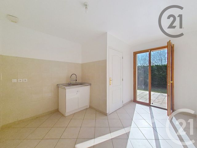 Maison &agrave; louer - 4 pi&egrave;ces - 89,16 m2 - Montereau Fault Yonne - 77 - ILE-DE-FRANCE