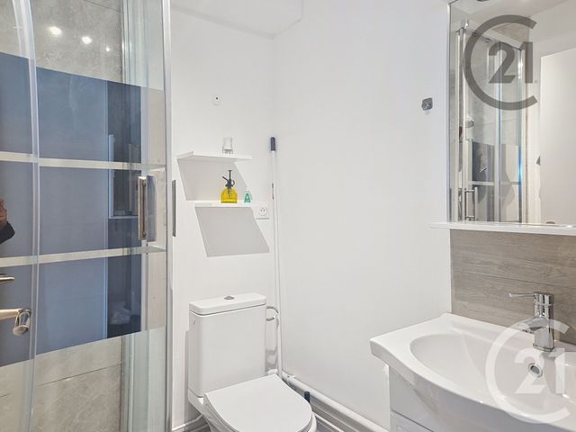 Appartement Studio &agrave; louer - 1 pi&egrave;ce - 27 m2 - Montereau Fault Yonne - 77 - ILE-DE-FRANCE