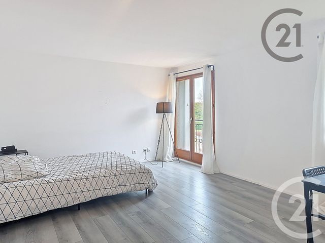 Appartement Studio &agrave; louer - 1 pi&egrave;ce - 27 m2 - Montereau Fault Yonne - 77 - ILE-DE-FRANCE