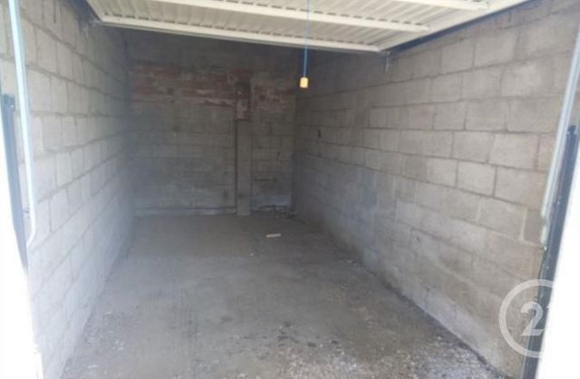 Parking &agrave; louer - 12 m2 - Montereau Fault Yonne - 77 - ILE-DE-FRANCE