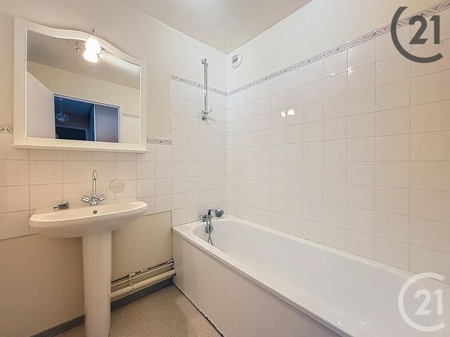 Appartement F2 &agrave; louer - 2 pi&egrave;ces - 61,30 m2 - Montereau Fault Yonne - 77 - ILE-DE-FRANCE