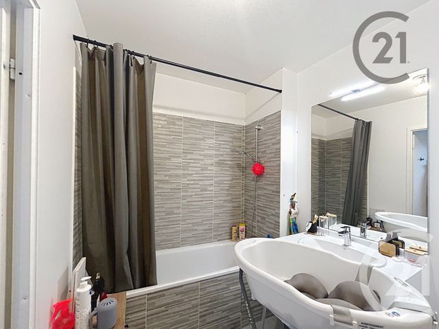 Appartement F3 &agrave; louer - 3 pi&egrave;ces - 57,21 m2 - Montereau Fault Yonne - 77 - ILE-DE-FRANCE