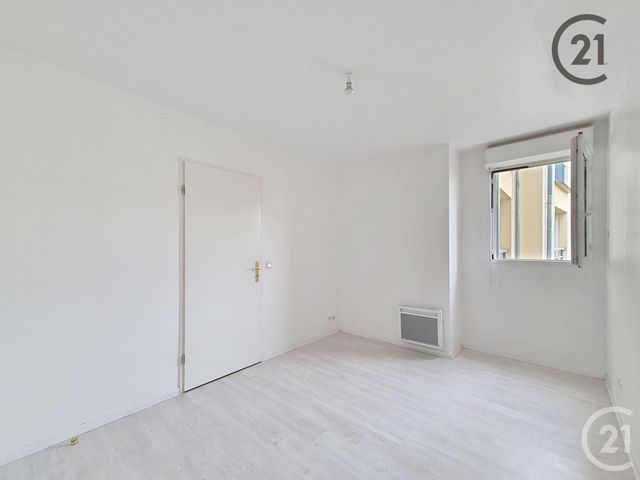 Appartement F2 &agrave; louer - 2 pi&egrave;ces - 43,65 m2 - Montereau Fault Yonne - 77 - ILE-DE-FRANCE