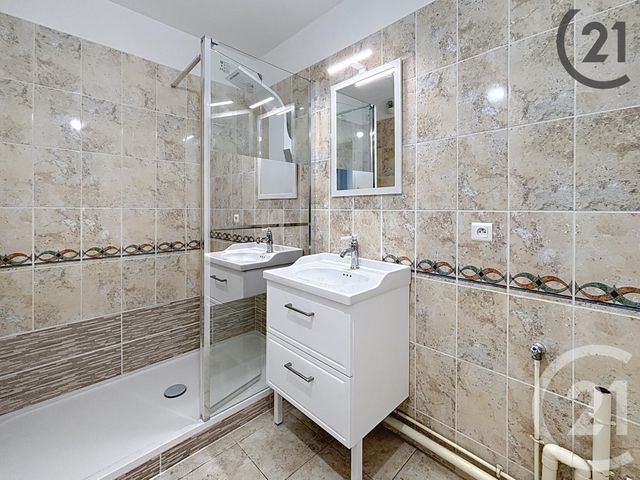 Appartement F2 &agrave; louer - 2 pi&egrave;ces - 43 m2 - Montereau Fault Yonne - 77 - ILE-DE-FRANCE