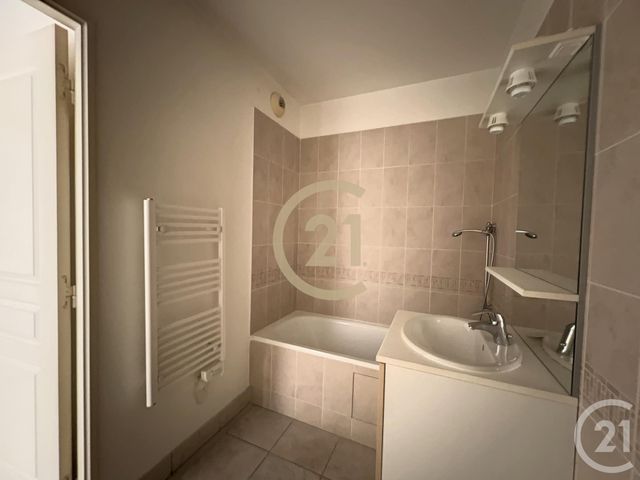 Appartement F2 &agrave; louer - 2 pi&egrave;ces - 45,26 m2 - Montereau Fault Yonne - 77 - ILE-DE-FRANCE