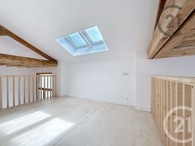 Appartement Duplex &agrave; louer - 2 pi&egrave;ces - 76,68 m2 - Montereau Fault Yonne - 77 - ILE-DE-FRANCE