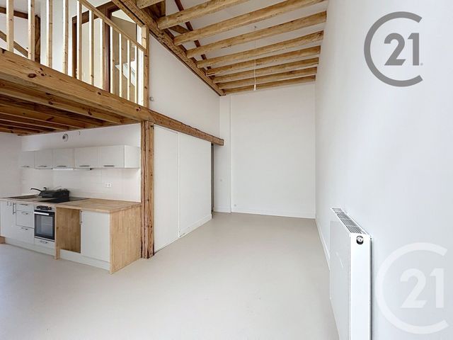 Appartement Duplex &agrave; louer - 2 pi&egrave;ces - 76,68 m2 - Montereau Fault Yonne - 77 - ILE-DE-FRANCE