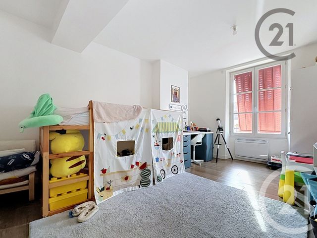 Appartement F4 &agrave; vendre - 4 pi&egrave;ces - 84,86 m2 - Montereau Fault Yonne - 77 - ILE-DE-FRANCE