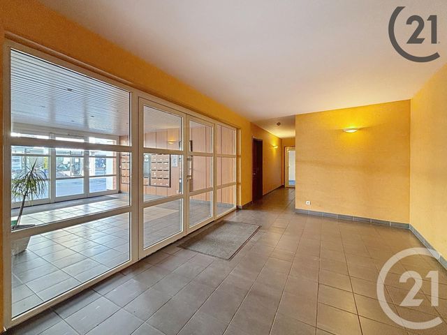 Appartement &agrave; louer - 2 pi&egrave;ces - 43 m2 - Montereau Fault Yonne - 77 - ILE-DE-FRANCE