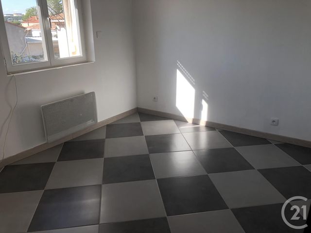 Appartement T2 à louer - 2 pièces - 29,97 m2 - Rognac - 13 - PROVENCE-ALPES-COTE-D-AZUR