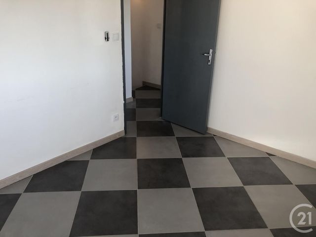 Appartement T2 à louer - 2 pièces - 29,97 m2 - Rognac - 13 - PROVENCE-ALPES-COTE-D-AZUR