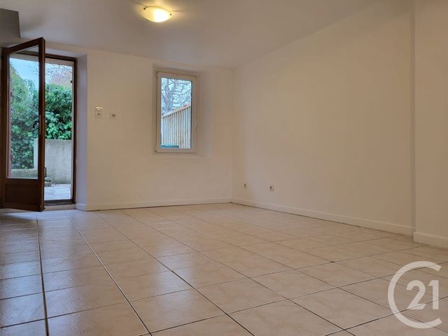 Appartement T3 à louer - 3 pièces - 39,54 m2 - Gignac La Nerthe - 13 - PROVENCE-ALPES-COTE-D-AZUR