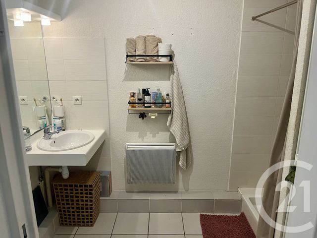 Appartement T2 &agrave; louer - 2 pi&egrave;ces - 35,90 m2 - Salon De Provence - 13 - PROVENCE-ALPES-COTE-D-AZUR