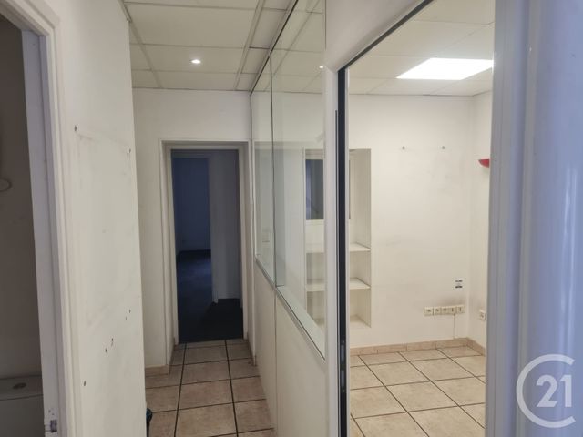 Local commercial à louer - 58.0 m2 - 13 - Bouches-du-Rhone