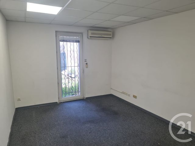 Local commercial à louer - 58.0 m2 - 13 - Bouches-du-Rhone