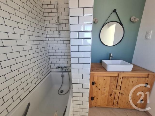 Maison &agrave; louer - 2 pi&egrave;ces - 57,78 m2 - Gignac La Nerthe - 13 - PROVENCE-ALPES-COTE-D-AZUR