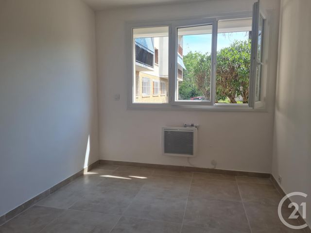 Appartement T4 &agrave; louer - 4 pi&egrave;ces - 73,74 m2 - Marignane - 13 - PROVENCE-ALPES-COTE-D-AZUR