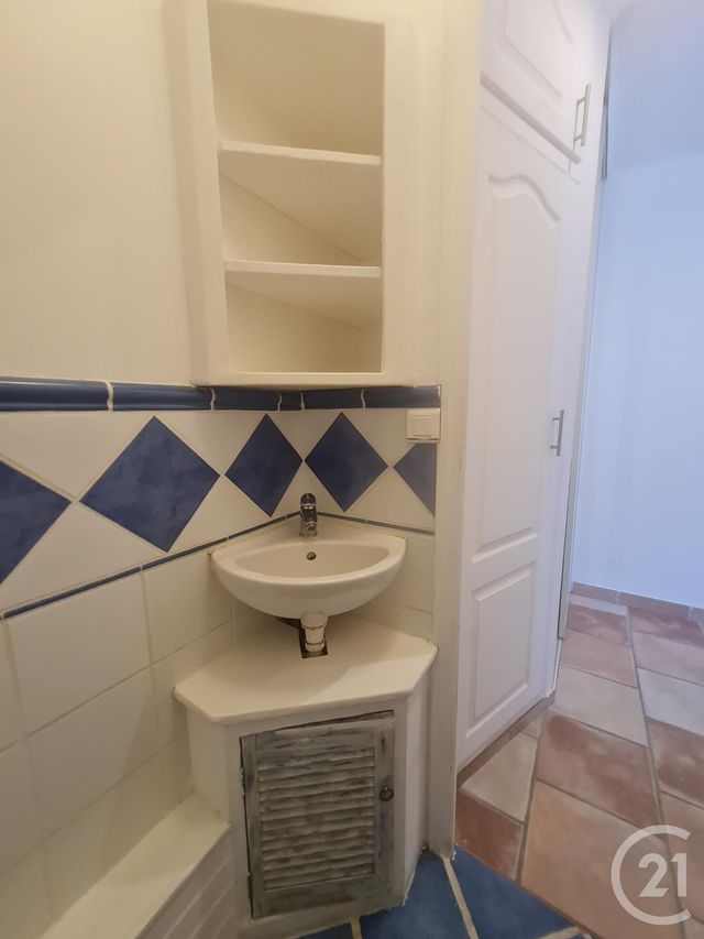 Appartement T1 &agrave; louer - 1 pi&egrave;ce - 31,37 m2 - Marignane - 13 - PROVENCE-ALPES-COTE-D-AZUR
