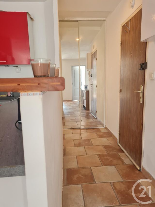 Appartement T1 &agrave; louer - 1 pi&egrave;ce - 31,37 m2 - Marignane - 13 - PROVENCE-ALPES-COTE-D-AZUR