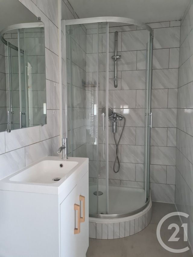 Appartement Studio &agrave; louer - 1 pi&egrave;ce - 23,93 m2 - Rognac - 13 - PROVENCE-ALPES-COTE-D-AZUR