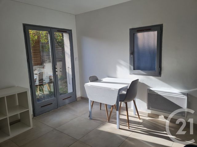 Appartement Studio &agrave; louer - 1 pi&egrave;ce - 23,93 m2 - Rognac - 13 - PROVENCE-ALPES-COTE-D-AZUR