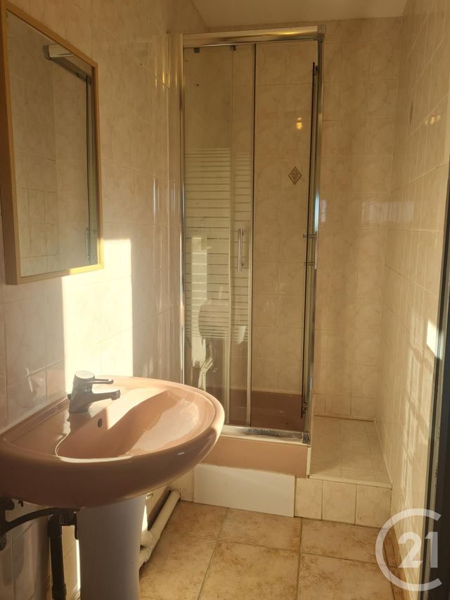 Appartement Studio &agrave; louer - 1 pi&egrave;ce - 19,80 m2 - Rognac - 13 - PROVENCE-ALPES-COTE-D-AZUR