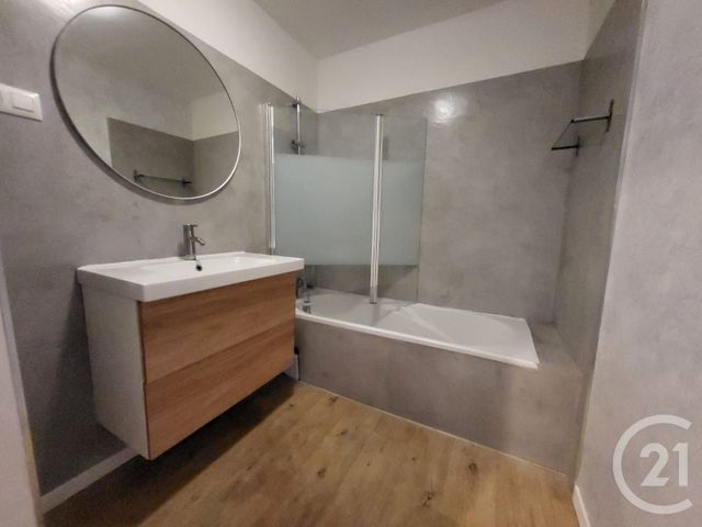 Appartement F3 &agrave; louer - 3 pi&egrave;ces - 66,26 m2 - Salon De Provence - 13 - PROVENCE-ALPES-COTE-D-AZUR