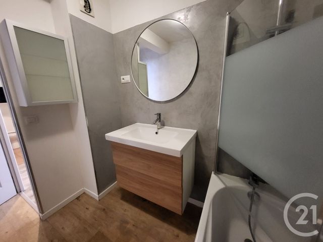 Appartement F3 &agrave; louer - 3 pi&egrave;ces - 66,26 m2 - Salon De Provence - 13 - PROVENCE-ALPES-COTE-D-AZUR