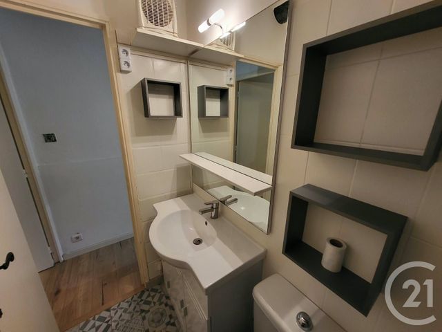 Appartement T2 &agrave; louer - 2 pi&egrave;ces - 22,60 m2 - La Fare Les Oliviers - 13 - PROVENCE-ALPES-COTE-D-AZUR