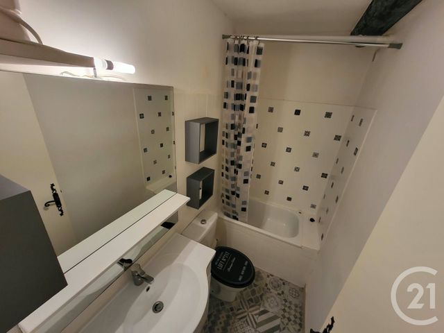 Appartement T2 &agrave; louer - 2 pi&egrave;ces - 22,60 m2 - La Fare Les Oliviers - 13 - PROVENCE-ALPES-COTE-D-AZUR