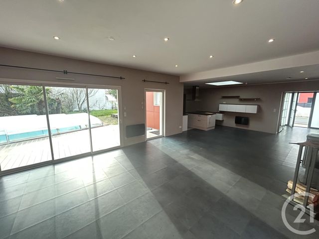 Maison &agrave; vendre - 6 pi&egrave;ces - 185 m2 - St Rogatien - 17 - POITOU-CHARENTES