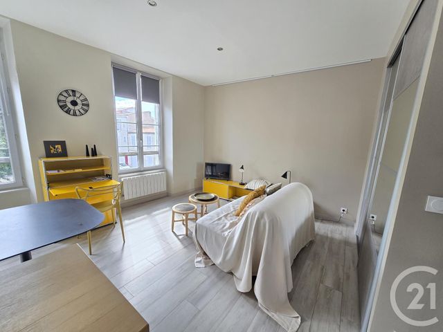 Appartement F1 &agrave; louer - 1 pi&egrave;ce - 32,09 m2 - La Rochelle - 17 - POITOU-CHARENTES