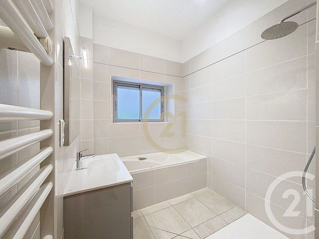 Appartement T3 &agrave; louer - 3 pi&egrave;ces - 82,72 m2 - St Nazaire - 44 - PAYS-DE-LOIRE