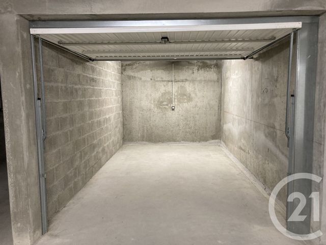 parking - RUMILLY - 74
