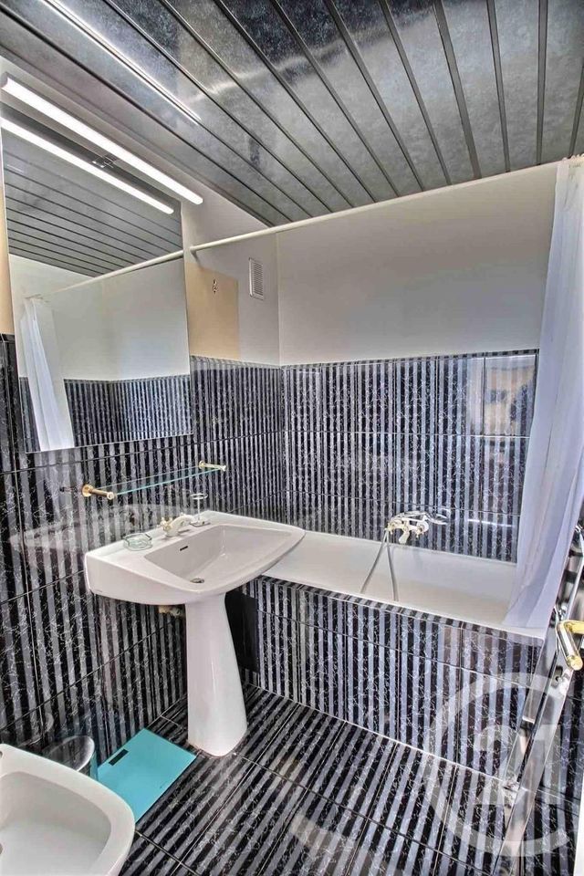 Appartement F2 &agrave; louer - 2 pi&egrave;ces - 53,47 m2 - Cap D Ail - 06 - PROVENCE-ALPES-COTE-D-AZUR