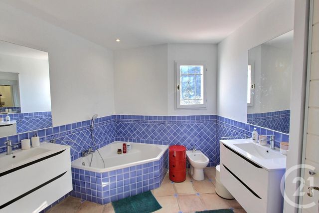 Maison à louer - 5 pièces - 180 m2 - Roquebrune Cap Martin - 06 - PROVENCE-ALPES-COTE-D-AZUR