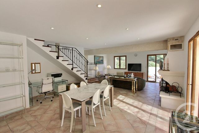 Maison à louer - 5 pièces - 180 m2 - Roquebrune Cap Martin - 06 - PROVENCE-ALPES-COTE-D-AZUR