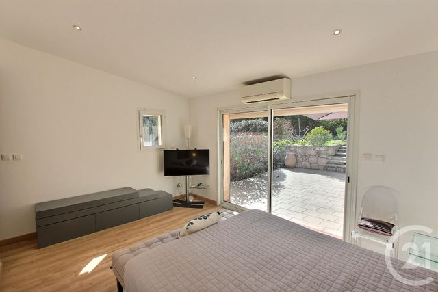 Maison à louer - 5 pièces - 180 m2 - Roquebrune Cap Martin - 06 - PROVENCE-ALPES-COTE-D-AZUR