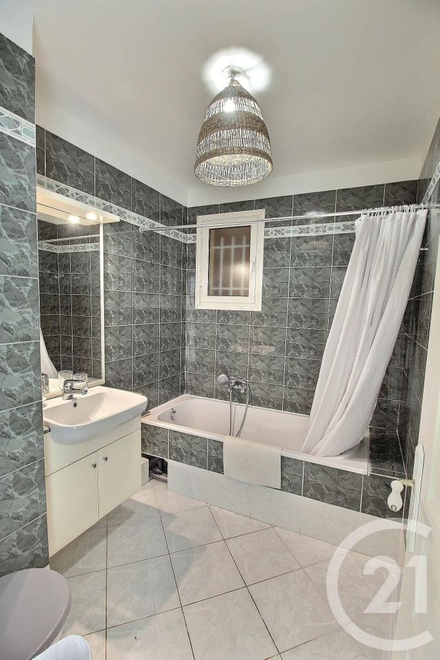 Appartement F4 &agrave; louer - 4 pi&egrave;ces - 86,61 m2 - Cap D Ail - 06 - PROVENCE-ALPES-COTE-D-AZUR