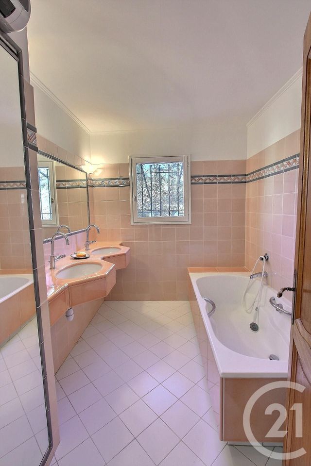 Maison &agrave; louer - 4 pi&egrave;ces - 107,47 m2 - La Trinite - 06 - PROVENCE-ALPES-COTE-D-AZUR