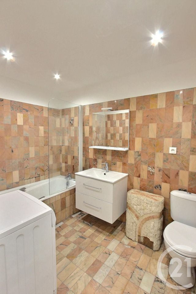 Appartement Studio &agrave; louer - 1 pi&egrave;ce - 32,95 m2 - Roquebrune Cap Martin - 06 - PROVENCE-ALPES-COTE-D-AZUR