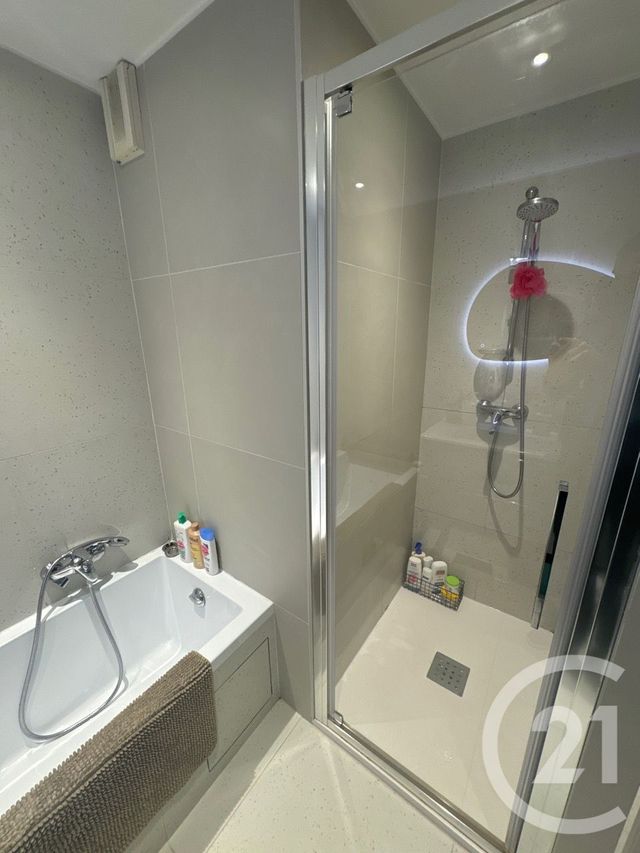 Appartement F4 &agrave; louer - 4 pi&egrave;ces - 77,96 m2 - Cap D Ail - 06 - PROVENCE-ALPES-COTE-D-AZUR