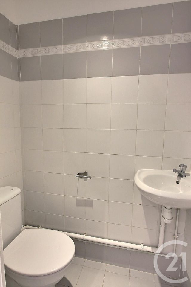 Appartement F1 &agrave; louer - 1 pi&egrave;ce - 27,55 m2 - Cap D Ail - 06 - PROVENCE-ALPES-COTE-D-AZUR