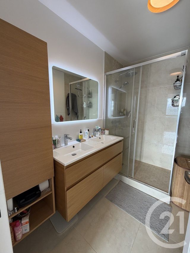 Appartement F3 &agrave; louer - 3 pi&egrave;ces - 64 m2 - Paris - 75013 - ILE-DE-FRANCE