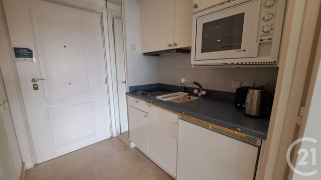 Appartement T1 &agrave; louer - 1 pi&egrave;ce - 25,15 m2 - Le Golfe Juan - 06 - PROVENCE-ALPES-COTE-D-AZUR