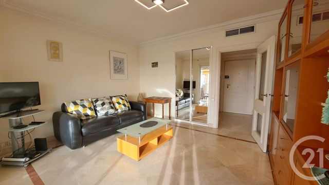 Appartement T1 &agrave; louer - 1 pi&egrave;ce - 25,15 m2 - Le Golfe Juan - 06 - PROVENCE-ALPES-COTE-D-AZUR