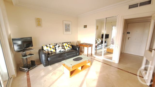 Appartement T1 &agrave; louer - 1 pi&egrave;ce - 25,15 m2 - Le Golfe Juan - 06 - PROVENCE-ALPES-COTE-D-AZUR