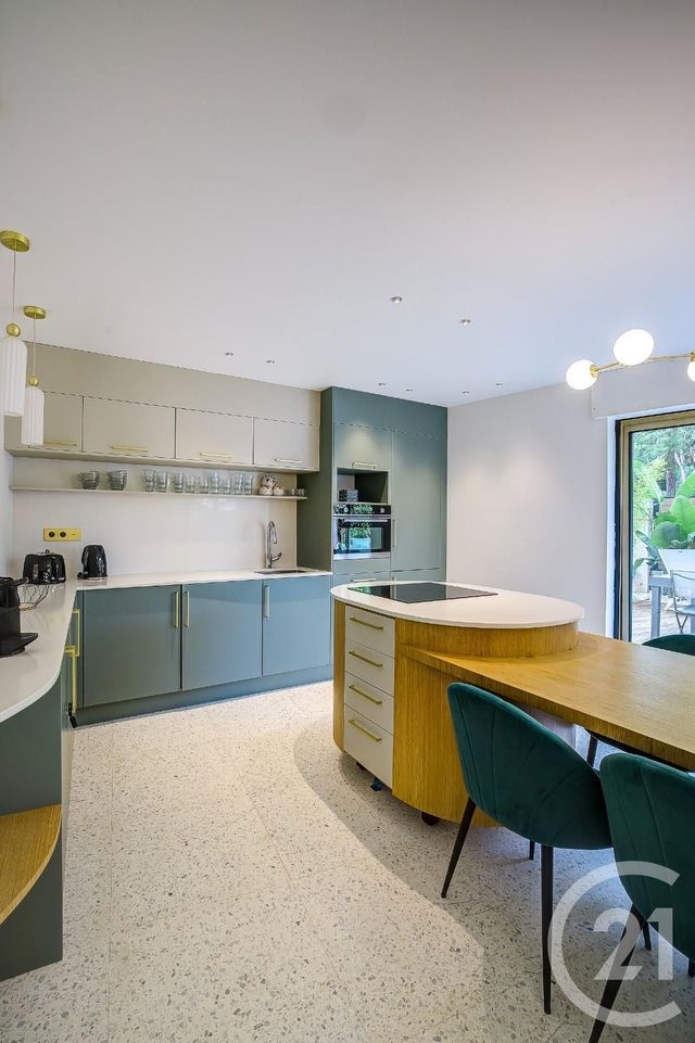 Appartement F4 à vendre - 4 pièces - 100 m2 - Juan Les Pins - 06 - PROVENCE-ALPES-COTE-D-AZUR
