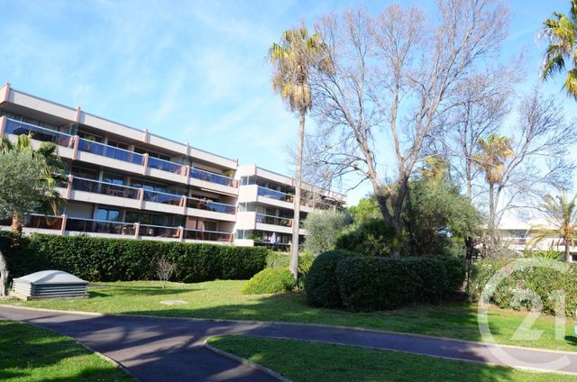 Appartement F2 bis à vendre - 3 pièces - 75,72 m2 - Antibes - 06 - PROVENCE-ALPES-COTE-D-AZUR