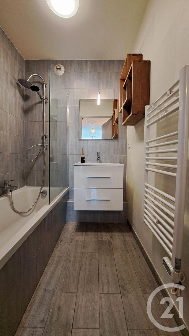 Appartement T3 à louer - 3 pièces - 50,60 m2 - Valbonne - 06 - PROVENCE-ALPES-COTE-D-AZUR